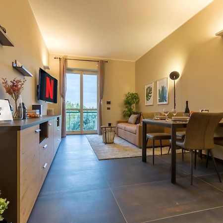 Modern & Bright 2 Bedroom Flat 50M From M4 Stop Милан Экстерьер фото