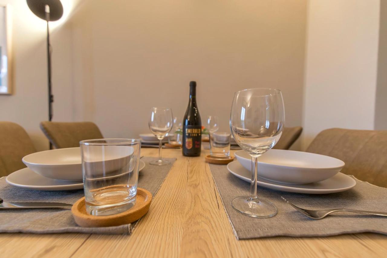 Modern & Bright 2 Bedroom Flat 50M From M4 Stop Милан Экстерьер фото