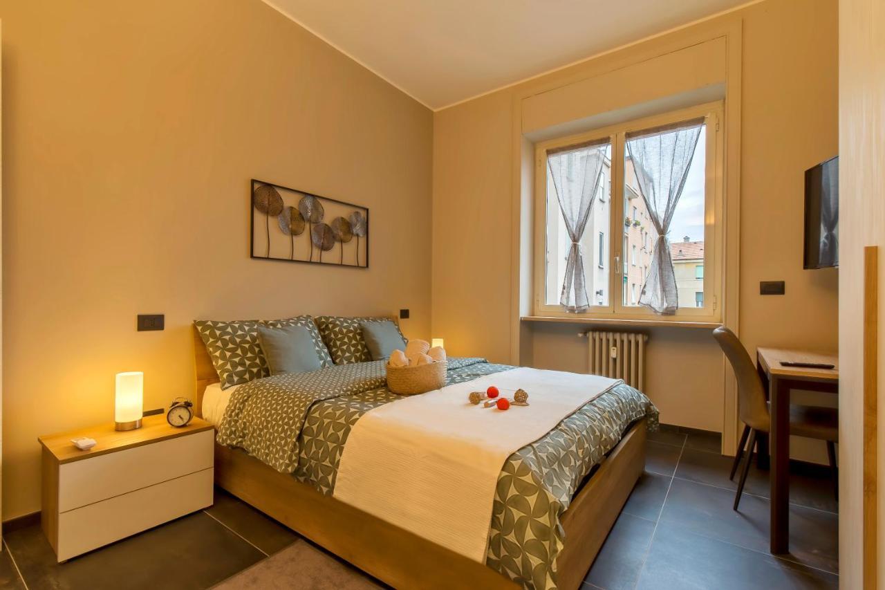 Modern & Bright 2 Bedroom Flat 50M From M4 Stop Милан Экстерьер фото